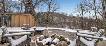 Pet friendly, Cozy escape, 12 minutes from downtown Ellicottville.