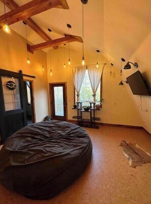 2 habitaciones, tabla de planchar con plancha, wifi y ropa de cama