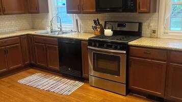 Mikrowelle, Ofen, Herdplatte, Geschirrspüler