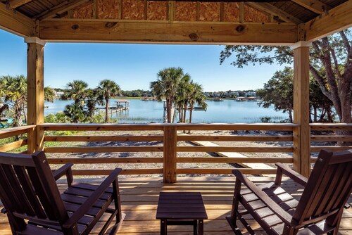 Waterfront Goat Island Getaway – Boat Access Only