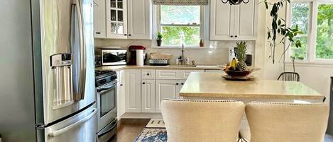 Four Ă micro-ondes, un four, surface de cuisson, lave-vaisselle