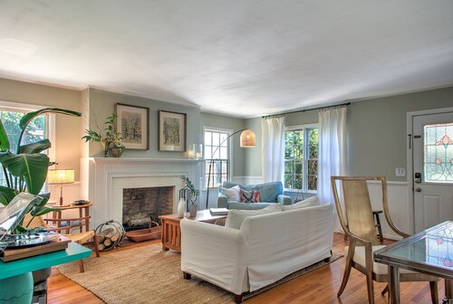 Melrose House Cottage: Pet-Friendly Cottage with Patio | walk to downtown
