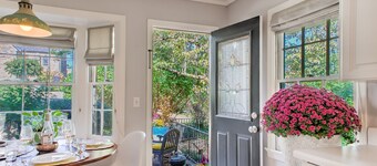 Melrose House Cottage: Pet-Friendly Cottage with Patio | walk to downtown
