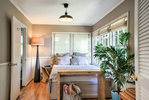 2 bedrooms, desk, free WiFi, bed sheets