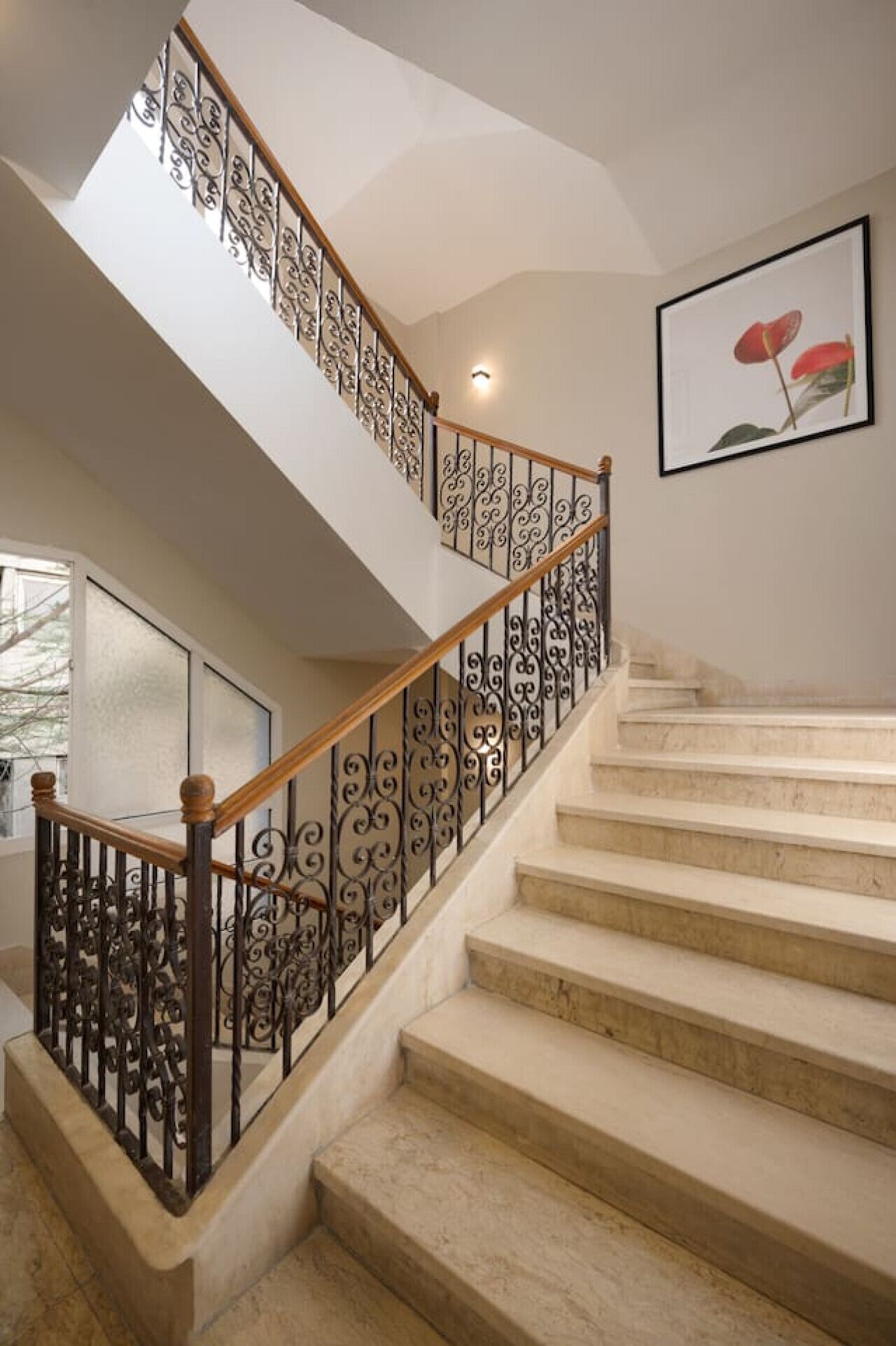 المنشأة من الداخل