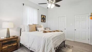 Bügeleisen/Bügelbrett, WLAN, Bettwäsche