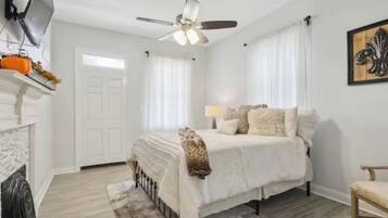 Strykjärn/strykbräda, wi-fi och sängkläder