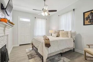 Strykjärn/strykbräda, wi-fi och sängkläder