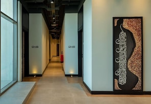 المنشأة من الداخل