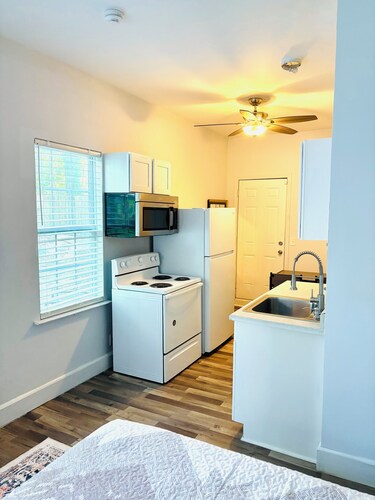 Welcoming studio with AC in vibrant Atlanta