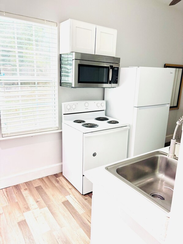 Microwave, oven, stovetop, cookware/dishes/utensils