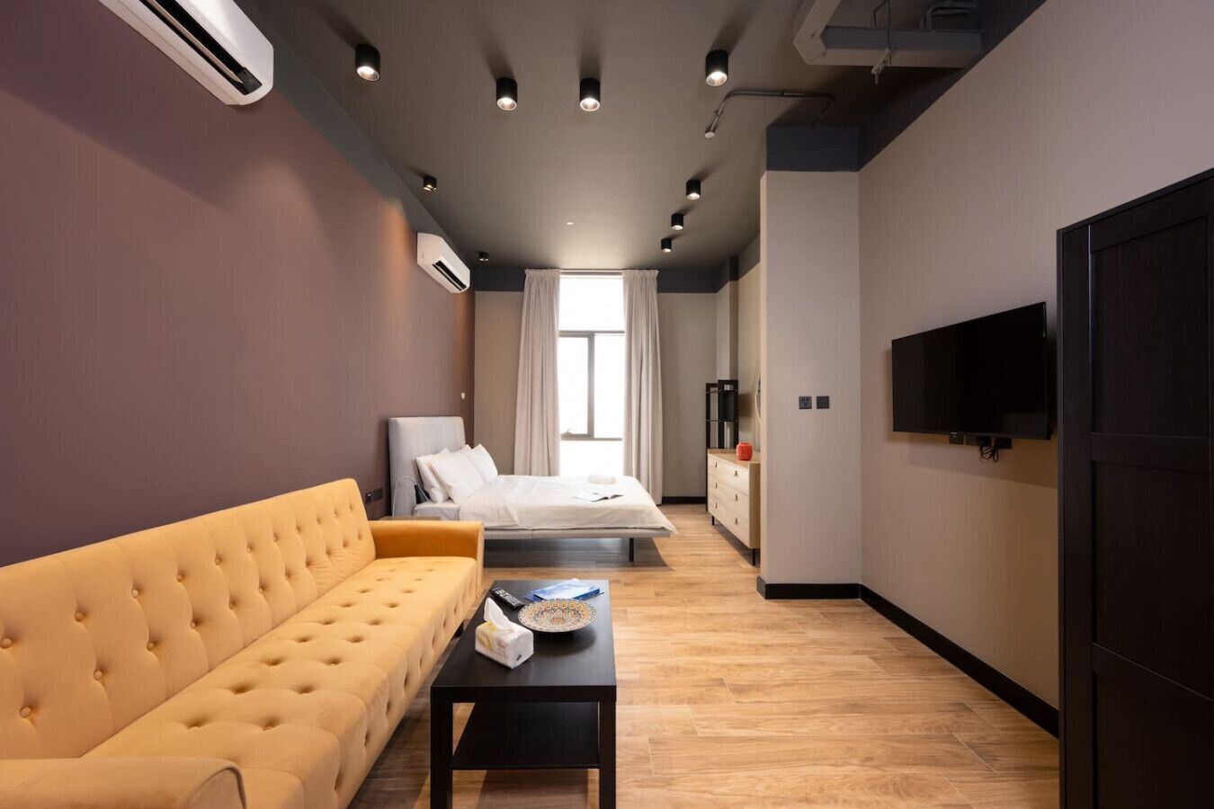 Desk, WiFi, bed sheets