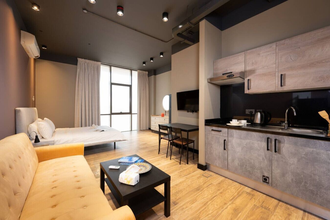 Desk, iron/ironing board, WiFi, bed sheets