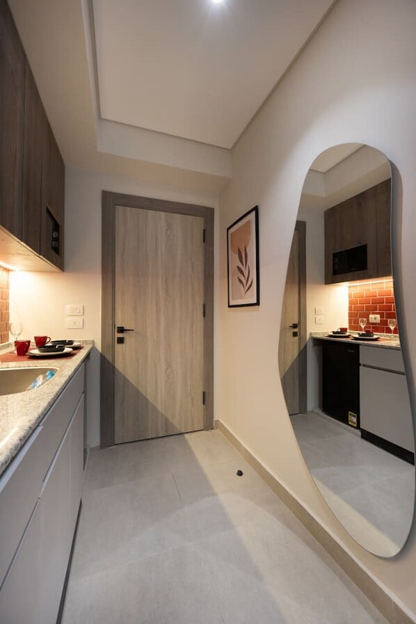 Microwave, stovetop, cookware/dishes/utensils, dining tables