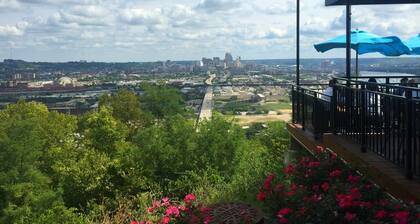 Modern Incline District Studio. 5 mins to Downtown+Stadiums #1