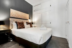 Room - Sleek Waterfront Escape on Princes Wharf with Free Carpark (Auckland)