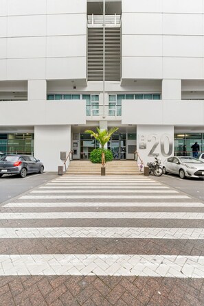 Exterior - Sleek Waterfront Escape on Princes Wharf with Free Carpark (Auckland)