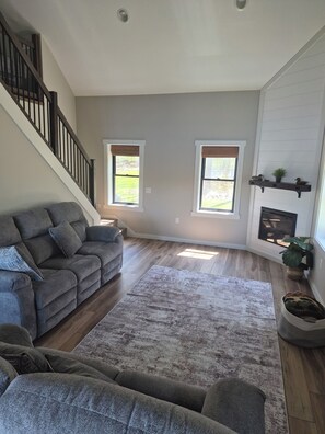 Smart TV, fireplace