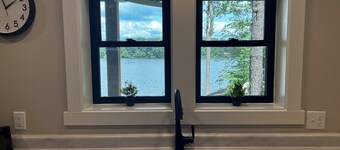 Leaning Oaks Cabin in the woods with waterfront (NEW)