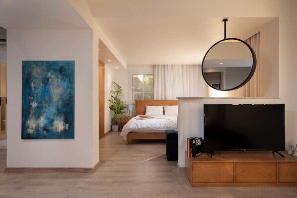 1 dormitori, escriptori, planxa i posts de planxar i wifi