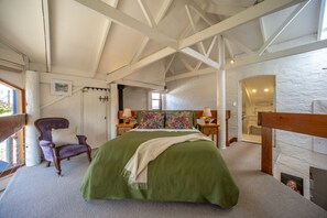 2 عدّة غرف نوم ومكواة/لوح كي وواي فاي وملاءات أسرّة