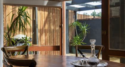 Nectarine Cottage—A Romantic Goolwa Retreat