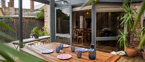 تناول الطعام بالخارج