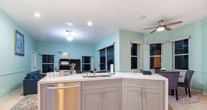 Large 5BR Home Pool Table, Yard & Beaches