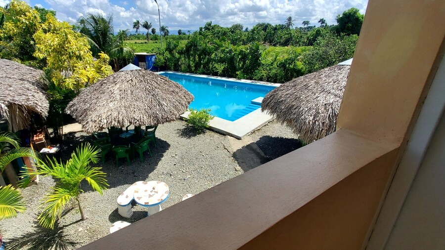 Hotelranchoelnovatosrl.com