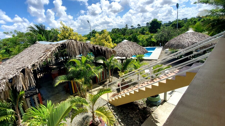 Hotelranchoelnovatosrl.com