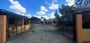 Façana frontal de l'allotjament
