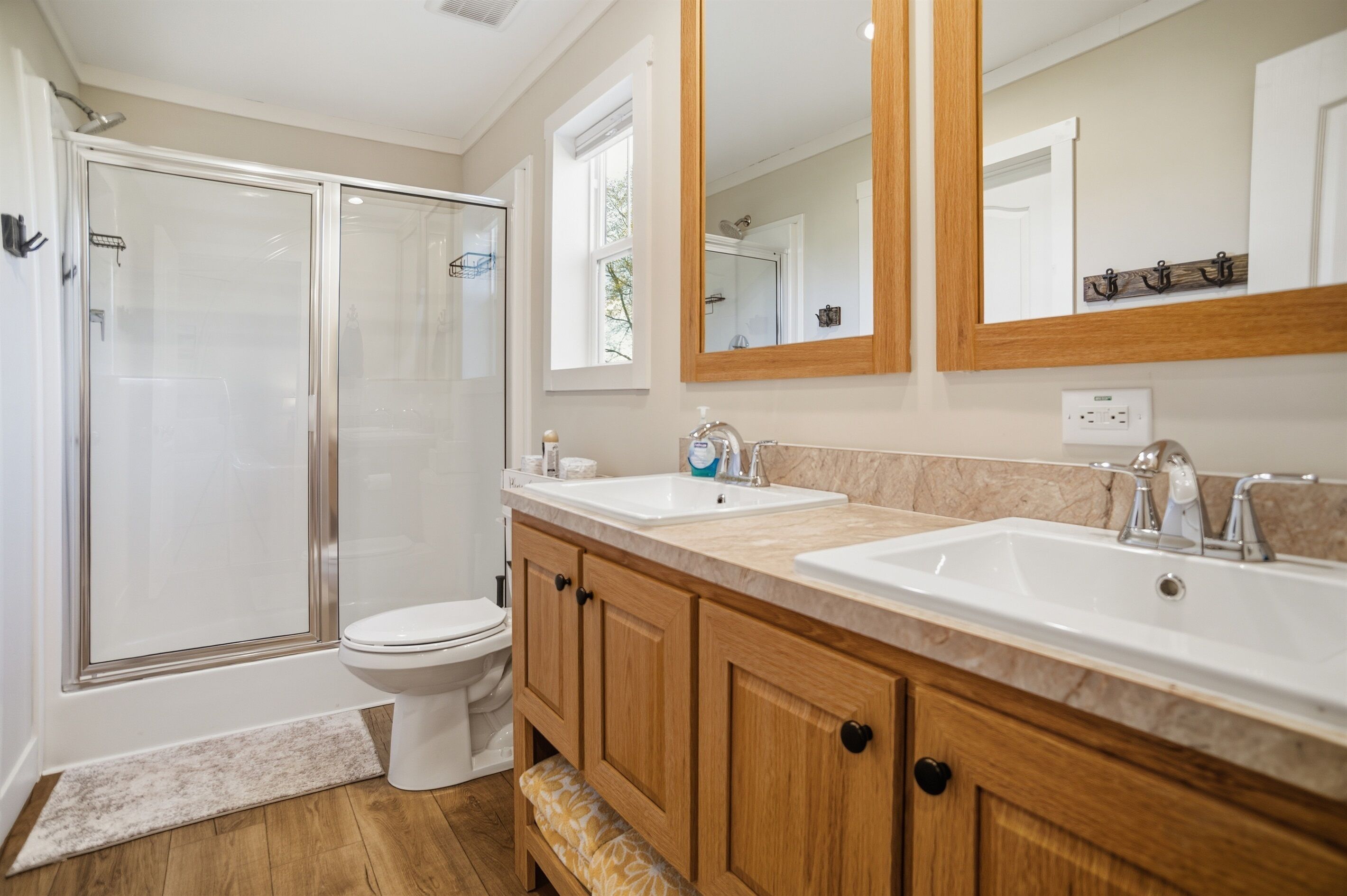 シャワー、ヘアドライヤー、タオル