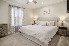 3 habitaciones, tabla de planchar con plancha, wifi y ropa de cama