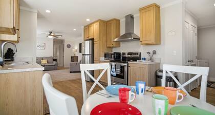 Modern 3BR Home — King Suite, Fire Pit, 5 Min to Lake Erie Beach