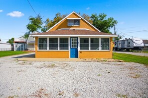 Exterior - Zeemon Cottage – Boater’s Retreat by Lake Erie (Port Clinton)