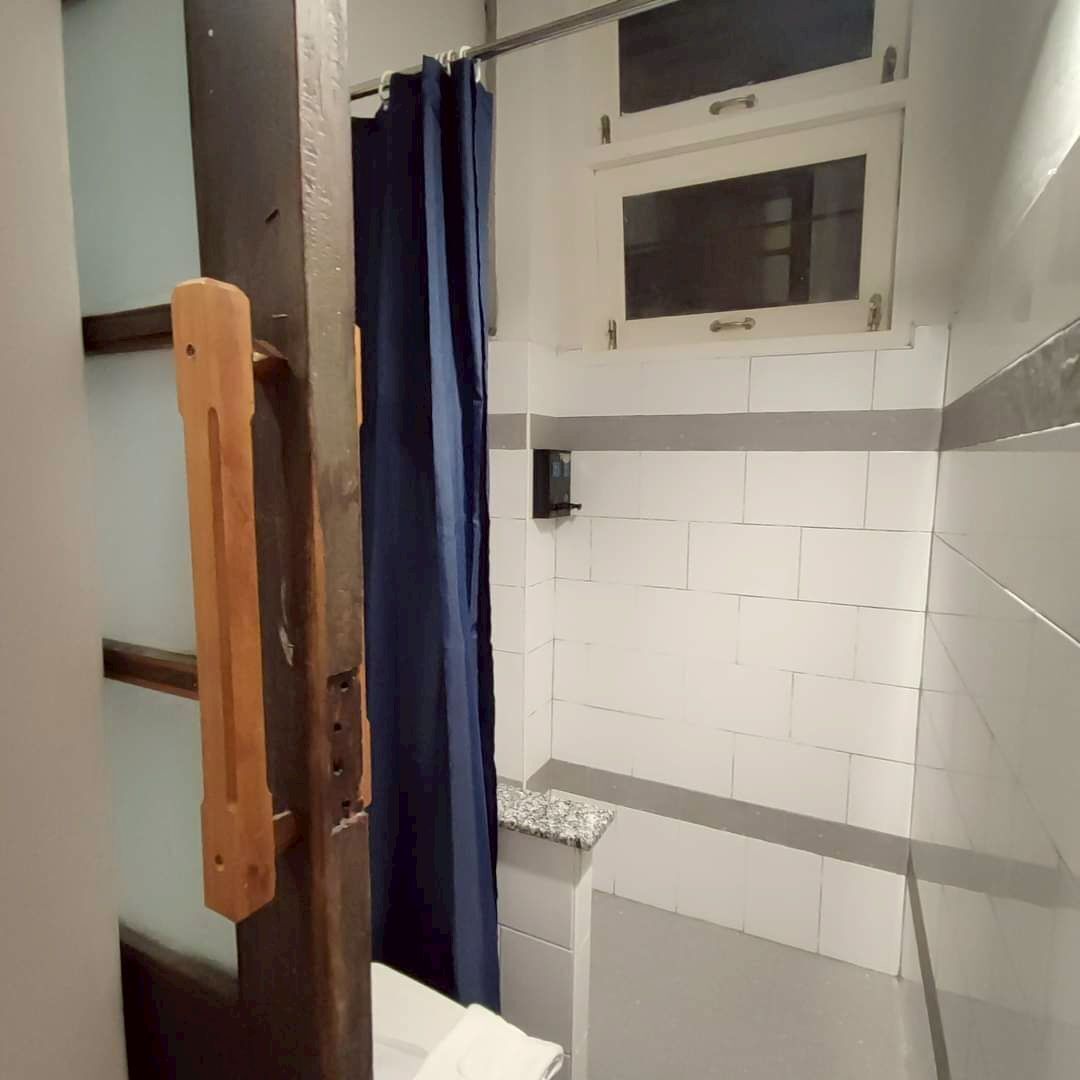 Enkeltrom – standard, byutsikt | Bad | Tøfler og håndklær