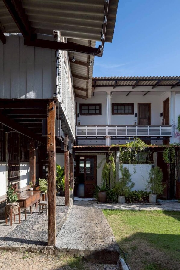 المنشأة من الخارج