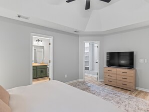 4 chambres, fer et planche à repasser, Wi-Fi, draps fournis