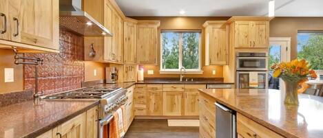 Microondas, horno, placa de cocina, lavavajillas