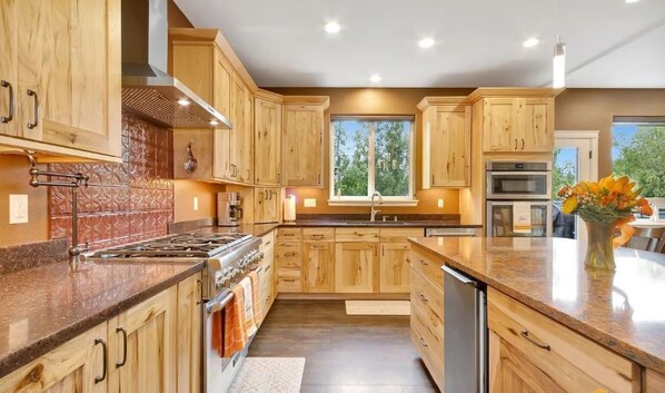 Microondas, horno, parrilla de estufa y lavavajillas