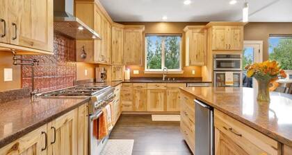 Manor on 112th - Great for gatherings