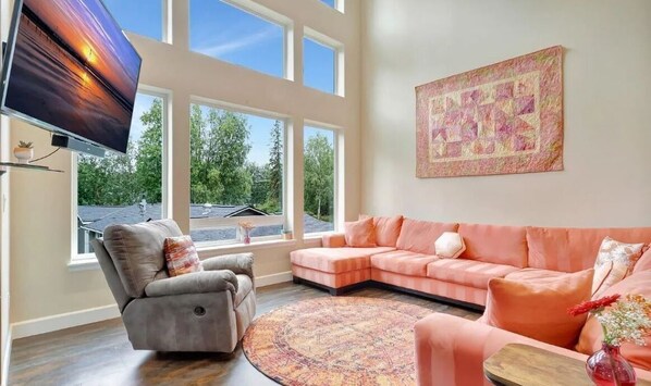 Televisión y chimenea 