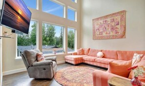 Televisión y chimenea