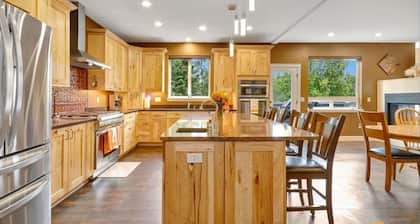 Manor on 112th - Great for gatherings