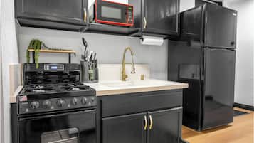 Comfort Cabin, Mountain View | Private kitchen