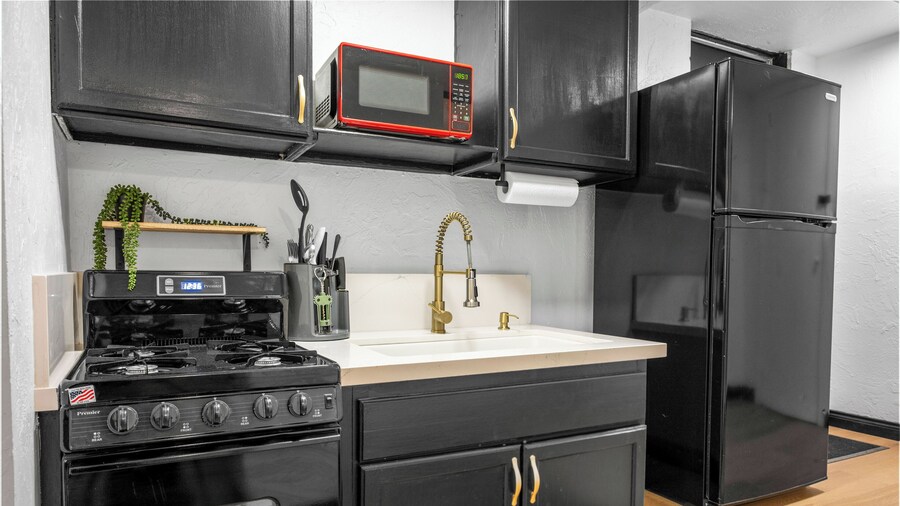 Luxury Studio Escape - Trails & Views