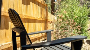 A wooden fence with a sign that reads "POSTED NO TRESPASSING KEEP OUT." - Luxury Studio Escape - Trails & Views (Sugarloaf)