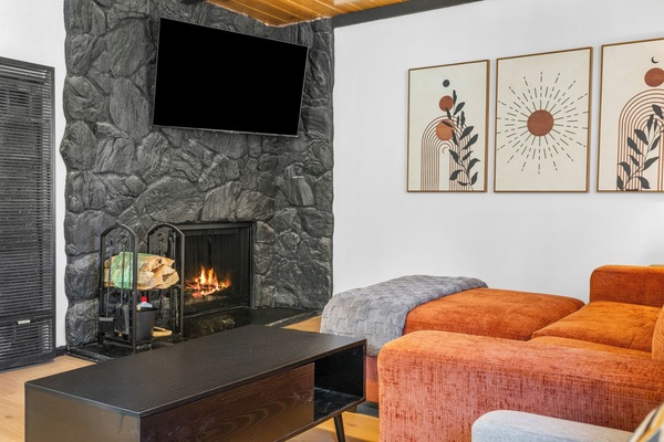 Comfort Cabin, Mountain View | Living room