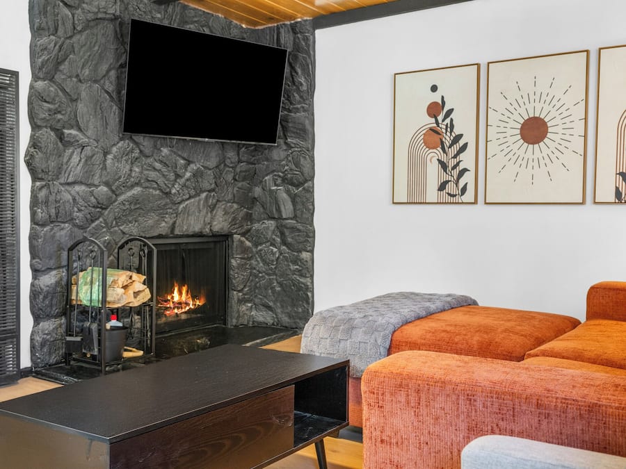 Comfort Cabin, Mountain View | Living room