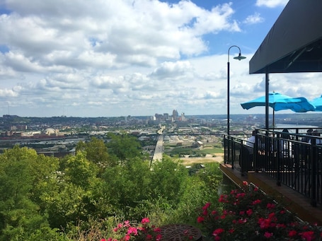 Property grounds. Spacious 1BR Near Downtown in Incline District #2